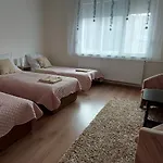 Akacfa Vendeghaz * Makó