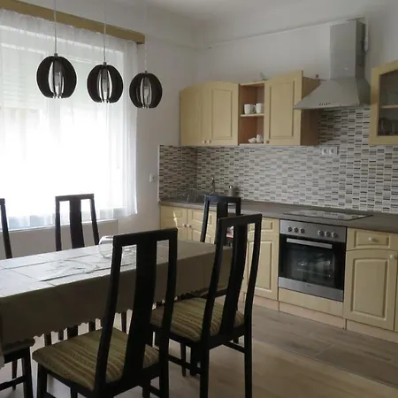 Apartment Akacfa Vendeghaz *