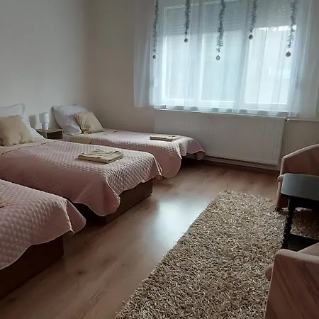 Akacfa Vendeghaz * Makó
