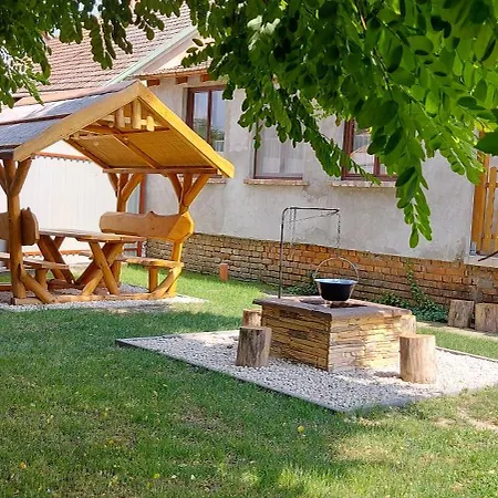 Akacfa Vendeghaz * Makó