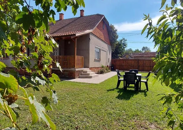 Akacfa Vendeghaz Apartament
