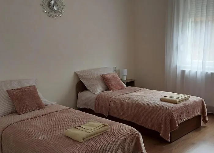 Akacfa Vendeghaz * Makó