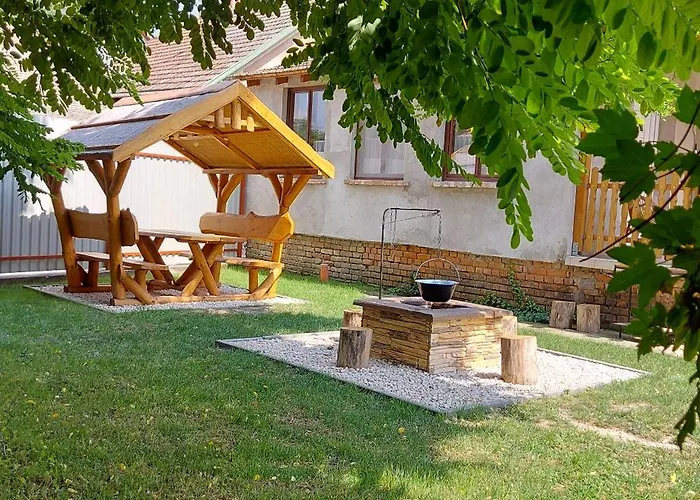 Akacfa Vendeghaz * Makó